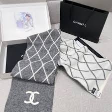 CH grey and white wool scarf