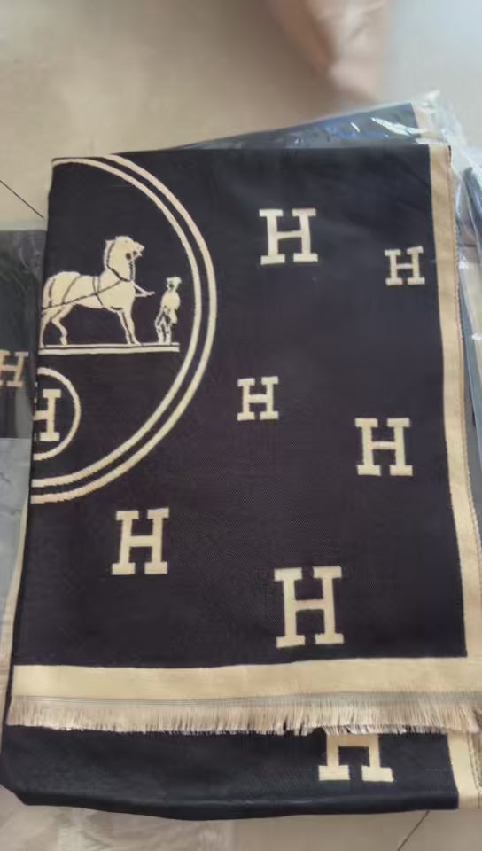 GAHE08 H Print Scarf